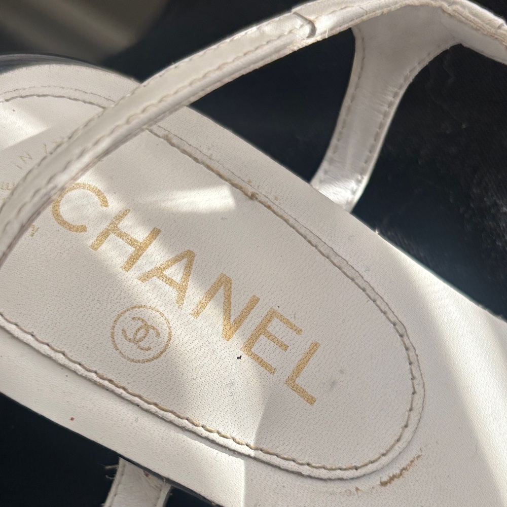 CHANEL Women's Black and White Floral Sandals - Picture 5 of 14